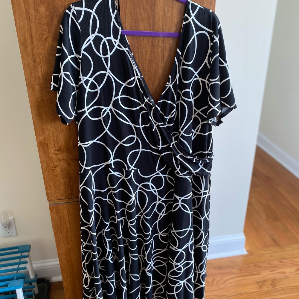 Black and white cross cut dress with flowy bottom